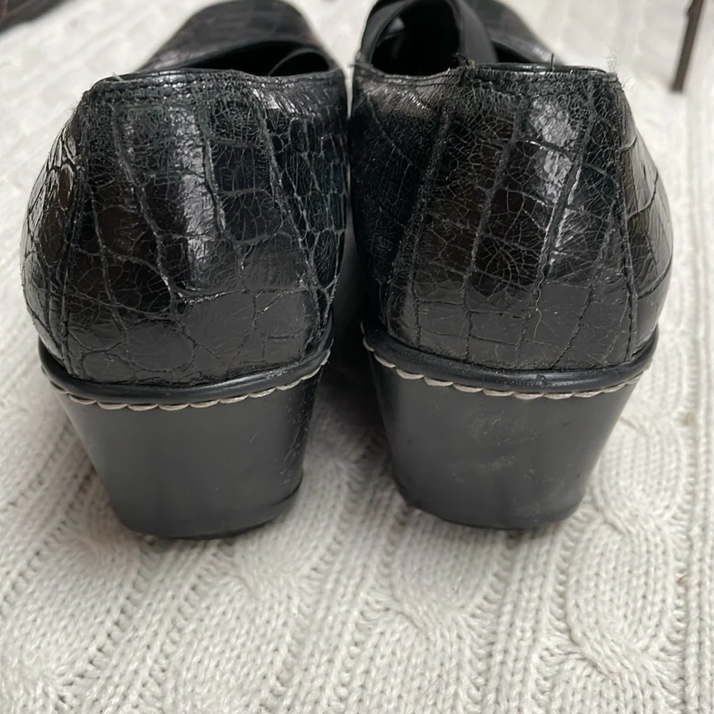 Women’s 8M Donald Pliner Pela Mary Jane Wedge Pump Heels Black Croc Print xcross